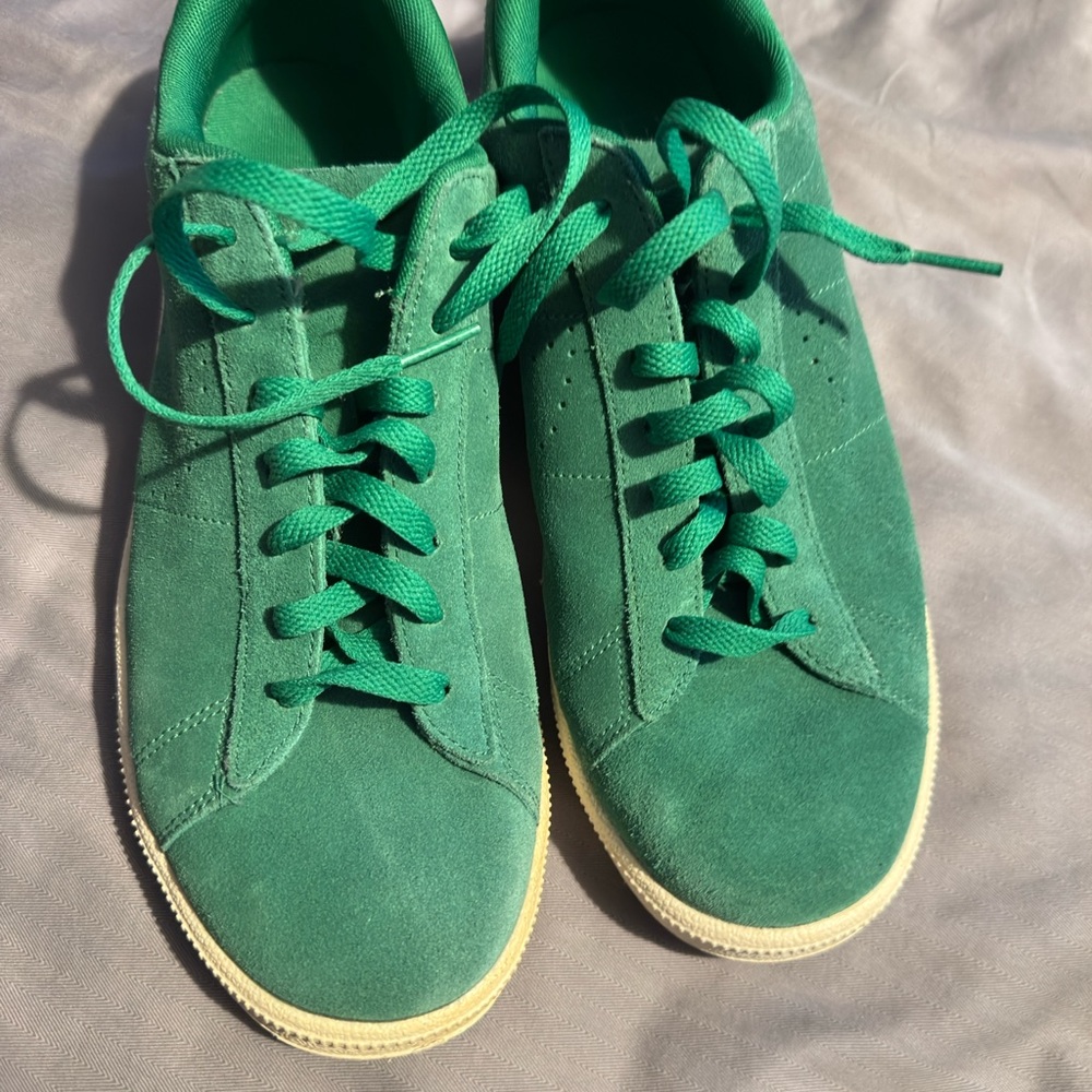 Nike Vibrant Green Sneakers